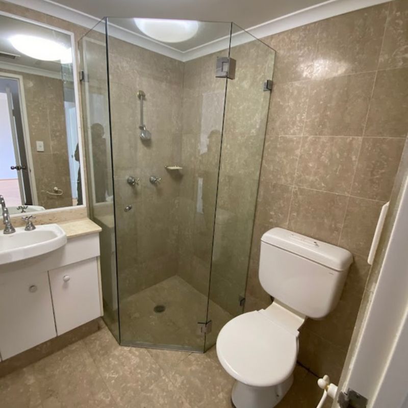 View Photo: Frameless Shower Screen