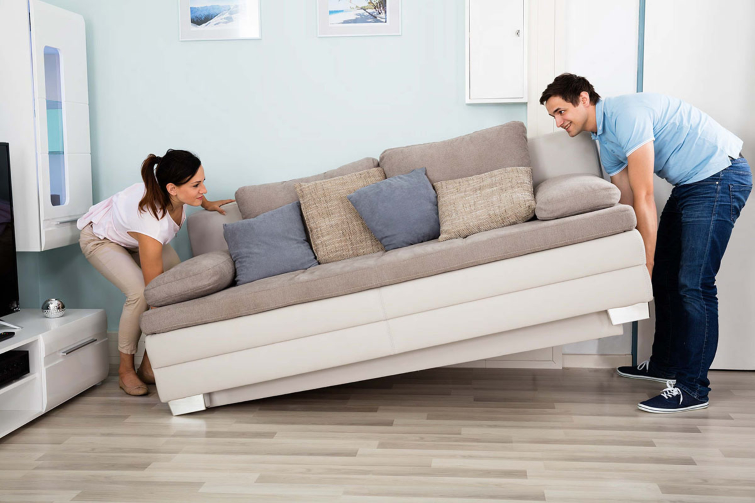 Tips for Moving Heavy Furniture Items Safely and Efficiently 